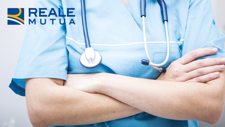 Immagine che contiene persona, vestiti, Attrezzature mediche, assistenza sanitaria

Il contenuto generato dall'IA potrebbe non essere corretto.